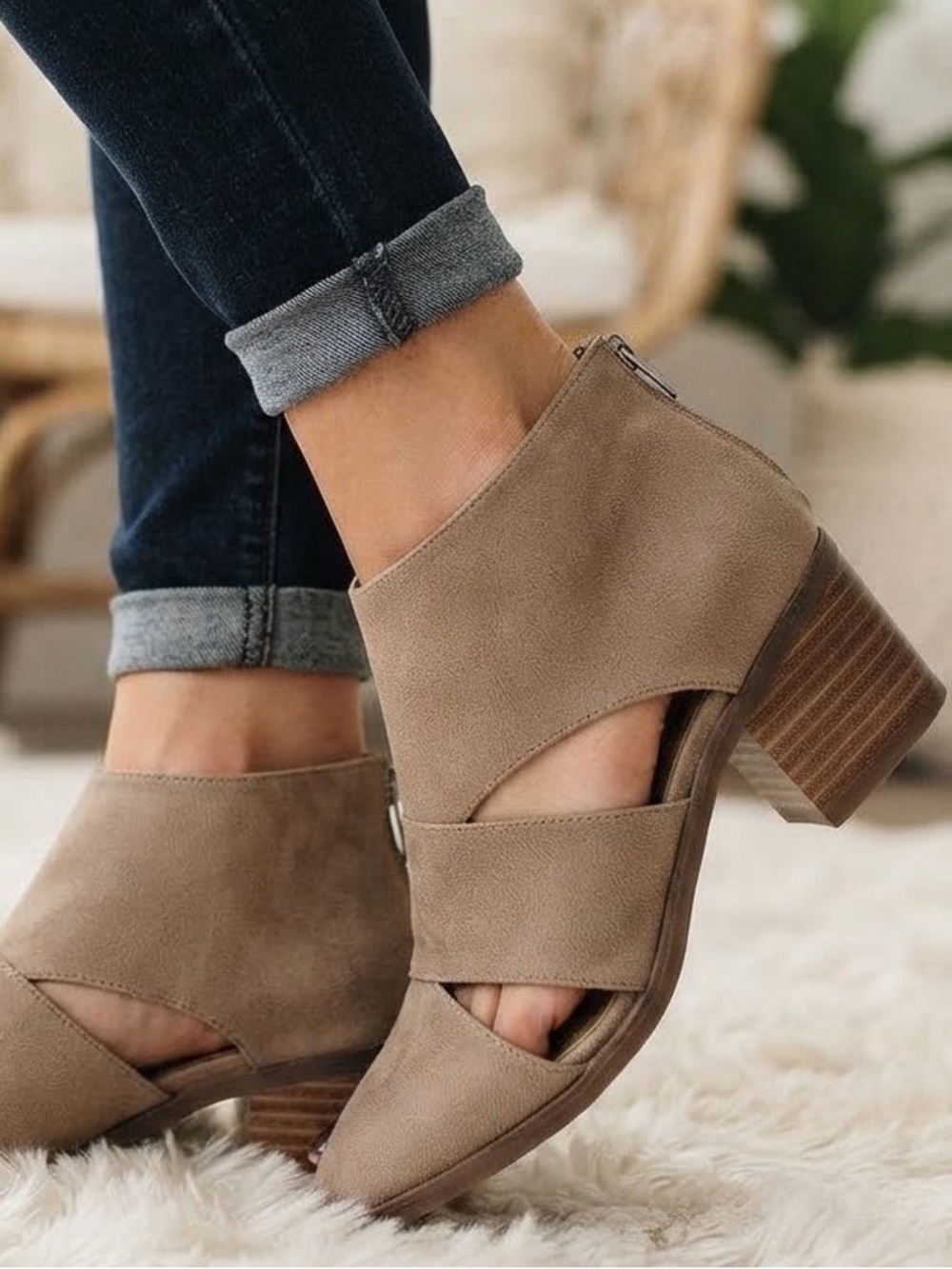 Lucky Brand Ralwan Cutout Leather Booties Taupe Size 6M